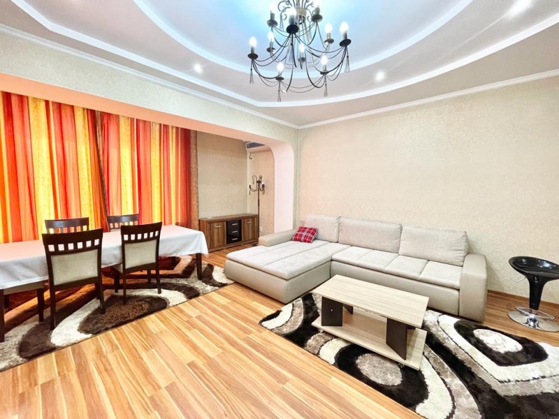 For rent a cozy 1 bedroom apartment in the golden square on 22 Razzakov str. crosses Bokonbaev str., Bishkek