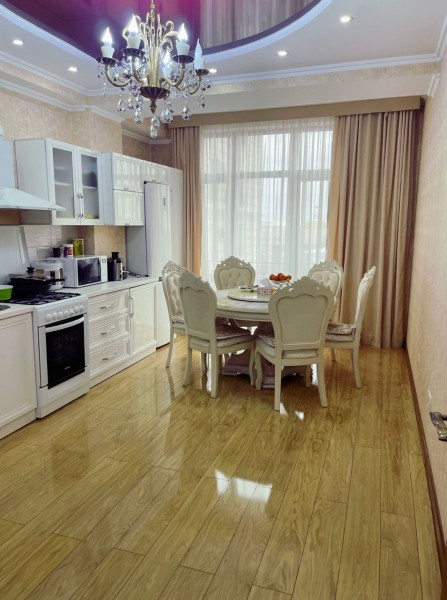 For rent a 3 room apartment in the golden square, 56, Razzakova str., Bishkek