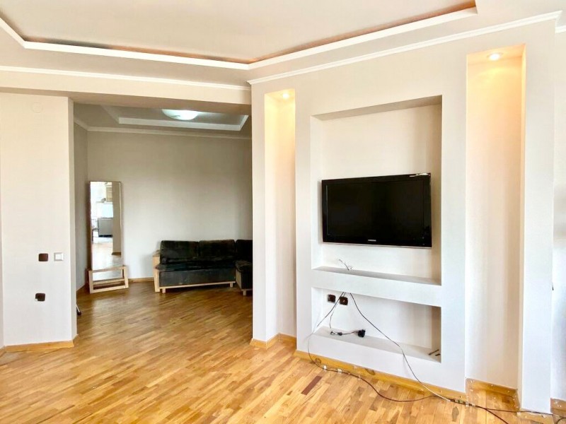 2 bedroom apartment for rent in Bishkek. Street: Toktogul 228/1