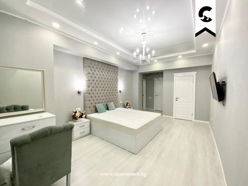 Сдается светлая 2 комнатная квартира в центре Бишкека, в элитном доме “Асыл-Таш” на этаже 11 из 13.
