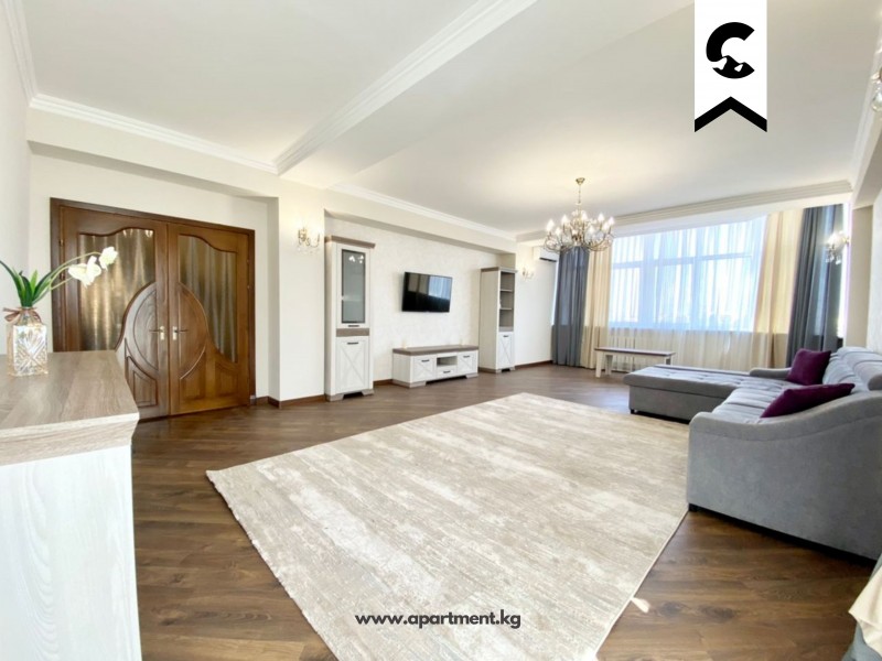 For rent  designer 3 bedroom apartment in the city center.