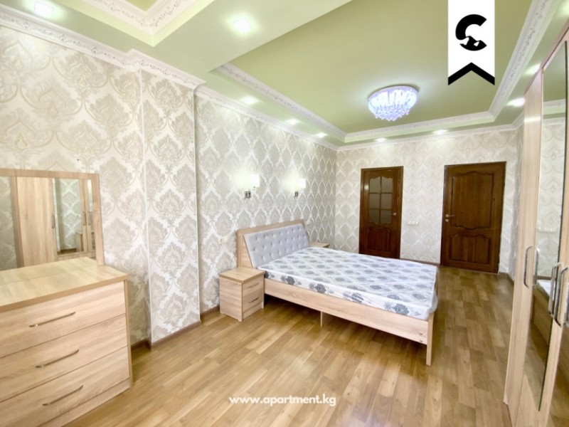 Сдается 4 комнатная квартира в южной части Бишкека в районе 7 микрорайона, в элитном доме “7 Небо” на 7 этаже из 13.