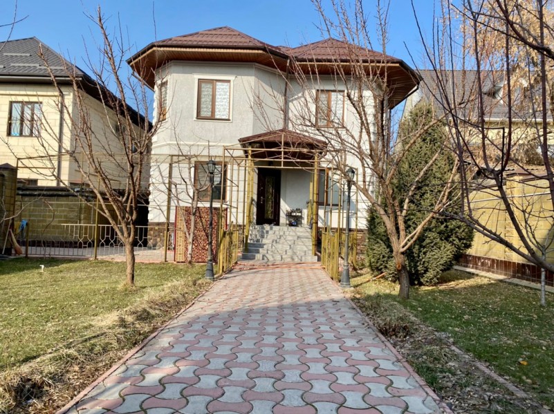 2 storey house for rent in Bishkek. Street: Zhamanbaeva / Khudaibergenova.