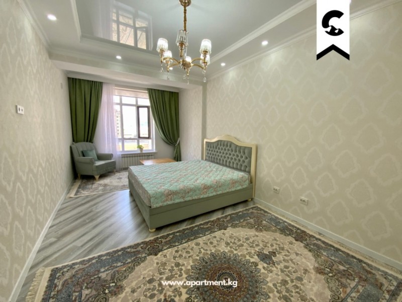 Сдается 2 комнатная квартира в южной части Бишкека в районе 7 микрорайона, в элитном доме “Асанбай Ордо” на 4 этаже из 10.