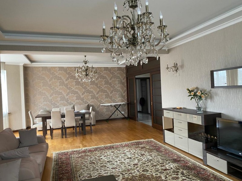 Продается 3 комнатная квартира в золотом квадрате на Московская / Панфилова 146.