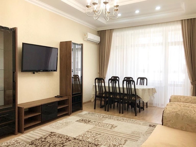 Продается 2 комнатная квартира в центре Бишкека. Токтогула 147 / Исанова.