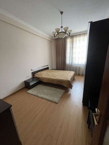 Сдаётся 3 комнатная квартира в центре города, ул.Табышалиева, 57, пересекает Манаса, Бишкек