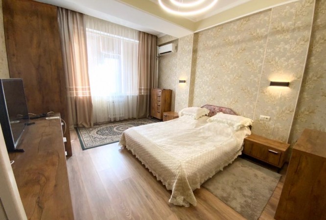 Сдается 4 комнатная квартира в южно-восточной части города, Ахунбаева/Карла-Маркса.