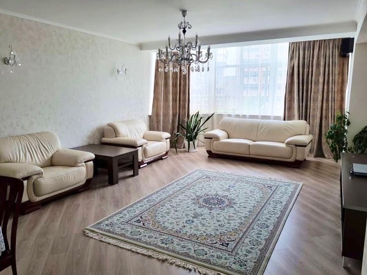Сдается 4 комнатная квартира в золотом квадрате на ул. Исанова, 105а, Бишкек